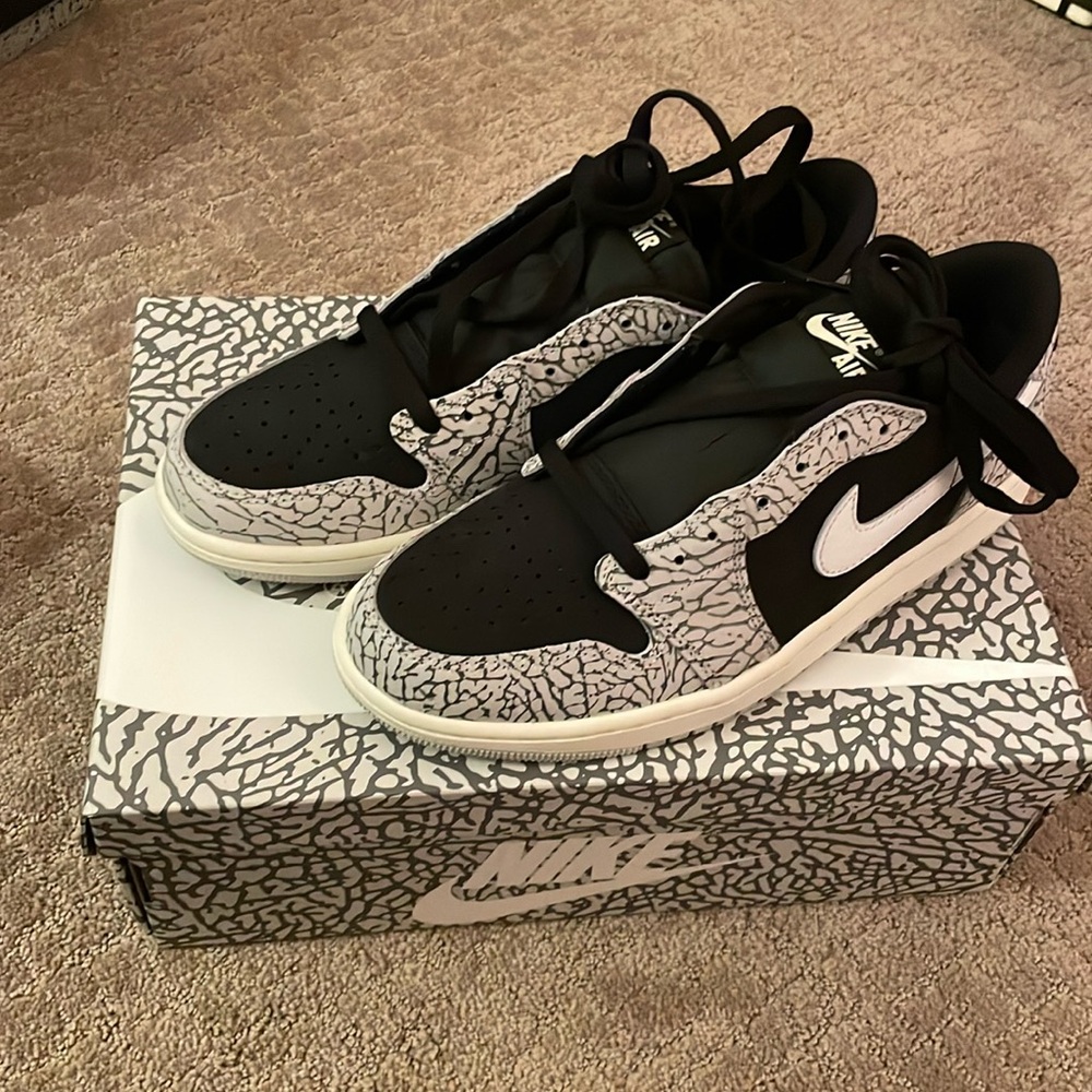 NEW - men’s size 9.5 Nike Air Jordan 1 Retro Low OG